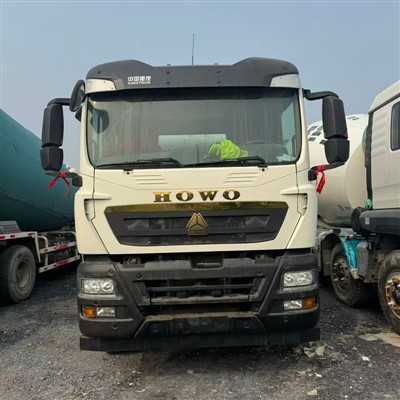 Small Concrete Mixer Truck